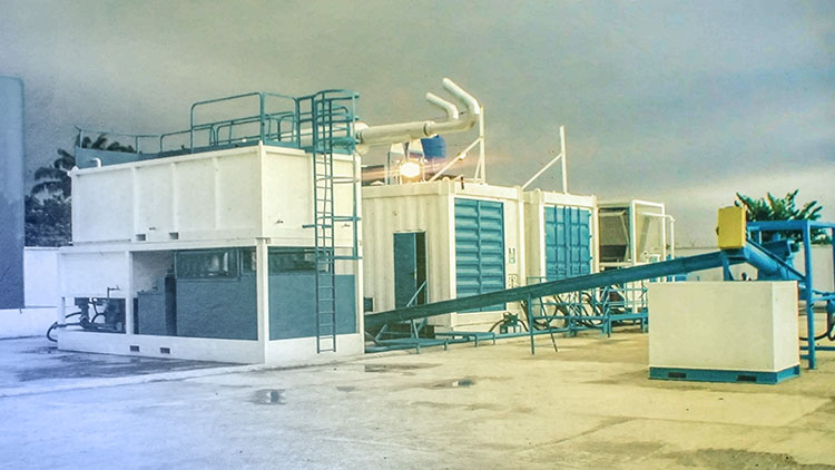 The Thermal Desorption Unit (TDU) is an environmental friendly waste treatment system suitable for oil based mud (OBM) cuttings.